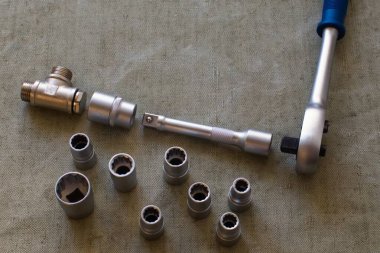 Kalın pamuk kumaşı üzerinde başlıklı bir bağlantı için ayarlandı