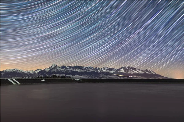 Cielo Nocturno Más Una Hora Exposición Belleza Montaña — Foto de Stock