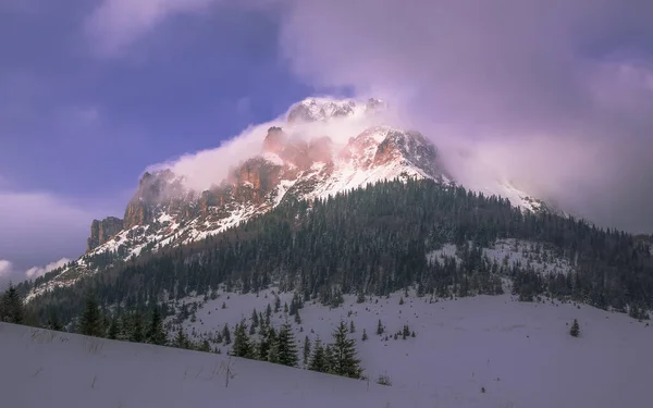 Mountain Covered Clouds Cold Weather Wind Blow — Stok fotoğraf