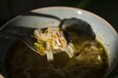 Erişteli tavuk çorbası, patates ve et.