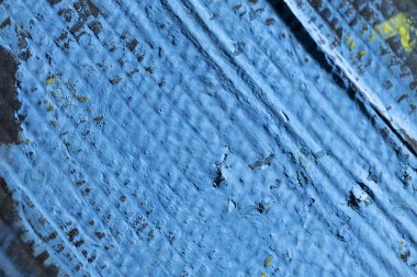 Koyu mavi desenle boyanmış karton.