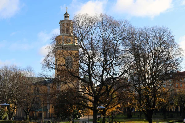 Kerk Stockholm Zweden Europa Met Een Blauwe Lucht Een Herfstdag — Stockfoto