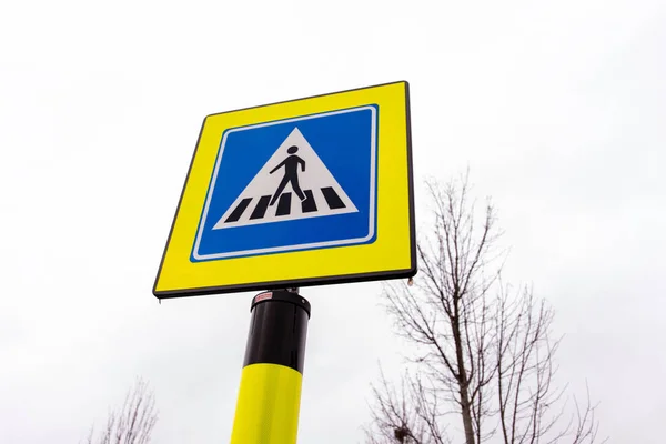 Fußgängerüberweg Verkehrsschild Neongelben Und Blauen Farben Den Niederlanden — Stockfoto