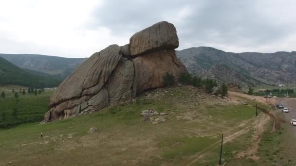 Aerial Drone Shot Beautiful Zoom Out Turtle Rock Mongolia — 비디오