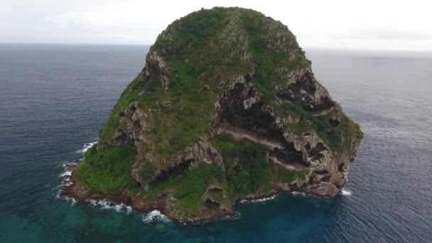Bulutlu Bir Günde Martinik Doğal Kuş Rezervinde Rocher Diamant Etrafında — Stok video