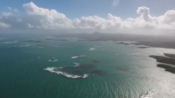 Aerial Drone Shot Sunny Afternoon High Fly Coastal Landscape Located — 비디오