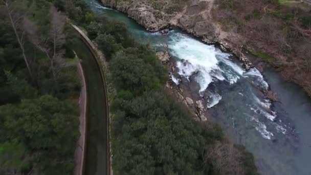 Hava Aracı Fransa Nın Güneyinde Bir Kanalın Nehrin Üzerinden Uçarken — Stok video