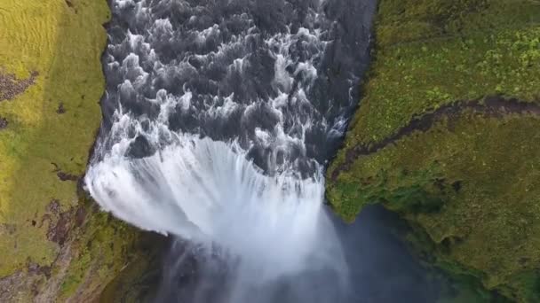 Antenowy Dron Strzał Latający Nad Słynnym Wodospadem Skogafoss Iceland Słoneczny — Wideo stockowe