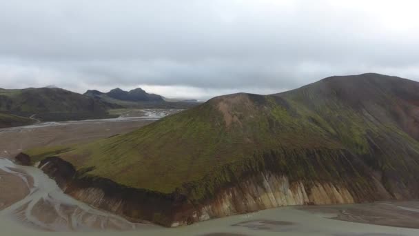 Aerial Drone Shot Landmannalaugar Landscape Cloudy Day Mountains Rivers Medium — 비디오