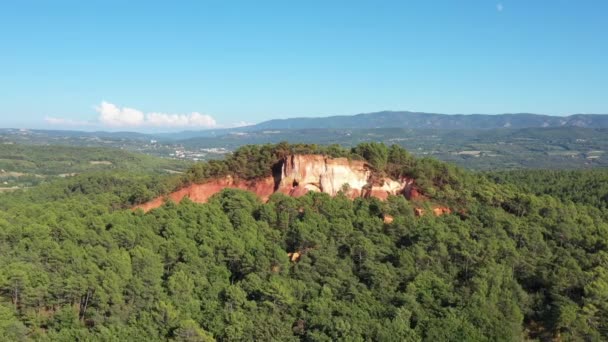 Letecká Krajina Horami Stromy Červené Útesy Okr Roussillon Slavné Lomy — Stock video