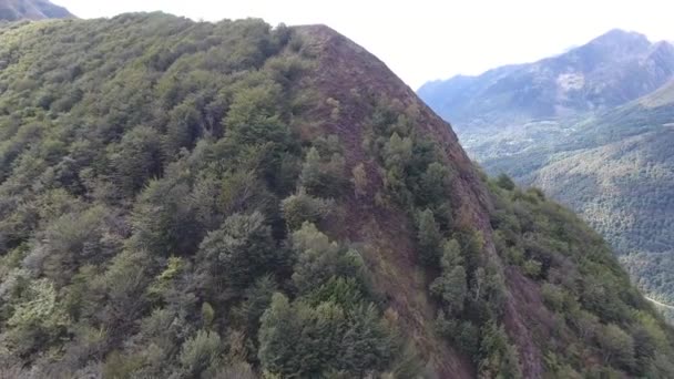 Bir Dağ Boyunca Uçan Hava Manzarası Bir Vadi Keşfi Fransız — Stok video