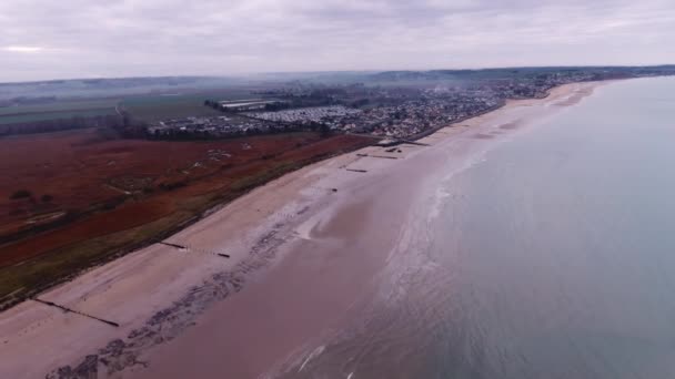 Widok Lotu Ptaka Miasto Normandy Ostrygi Aquaculturist Miasta Pochmurny Dzień — Wideo stockowe