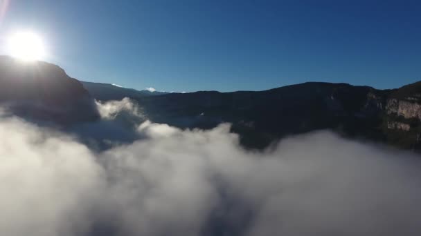 Incrível Tiro Aéreo Sobre Nuvens Descobrindo Maciço Vercors Manhã Ensolarada — Vídeo de Stock