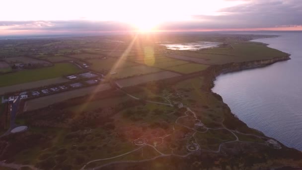 Indietro Tracciamento Sopra Pointe Hoc Normandia Durante Tramonto Drone Aereo — Video Stock