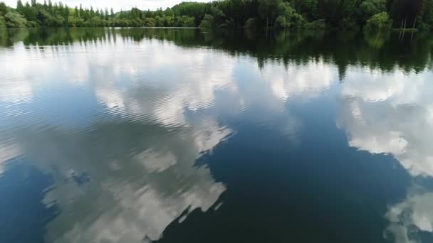 Beau Vol Dessus Lac France Miroir Eau Reflet Des Nuages — Video