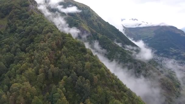 Кінематографічний Безпілотник Летить Гори Хмарами Місці Розташування Піренеїв Франція Хмарний — стокове відео