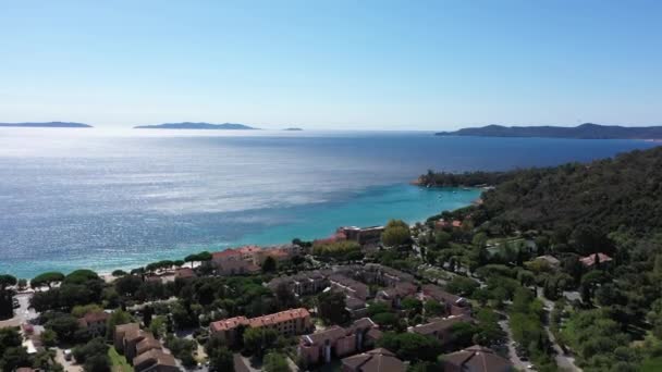 Ville Cavalire Vue Aérienne Journée Ensoleillée Plage Méditerranéenne Station Balnéaire — Video