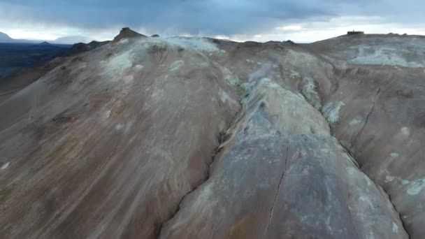 Drone Výstřel Prochází Sírové Páry Souostroví Vysoká Geotermální Aktivita Zamračené — Stock video