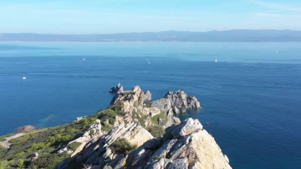 Volando Largo Del Borde Los Acantilados Porquerolles Cap Mdes France — Vídeos de Stock