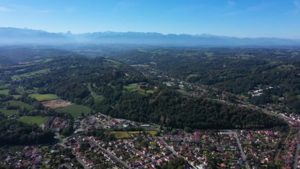 Gelos Εναέρια Άποψη Pau Γαλλία Pyrenees Βουνά Στο Φόντο Ηλιόλουστη — Αρχείο Βίντεο