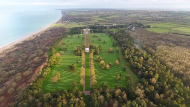 Normandy Amerikaanse Begraafplaats Gedenkteken Wereldoorlog Colleville Sur Mer Luchtfoto Drone — Stockvideo