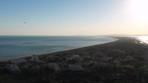 Ferienort Grande Motte Mit Camping Und Kiefernwald Kommerziellen Flugzeug Landung — Stockvideo