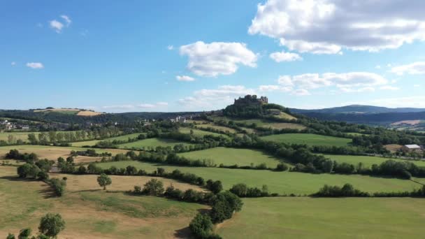 Paisaje Rural Con Campos Ruinas Del Antiguo Castillo Severac Chateau — Vídeos de Stock