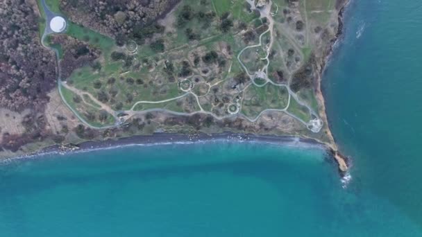 Vista Vertical Del Dron Sobre Pointe Hoc Agujeros Concha Cráteres — Vídeos de Stock