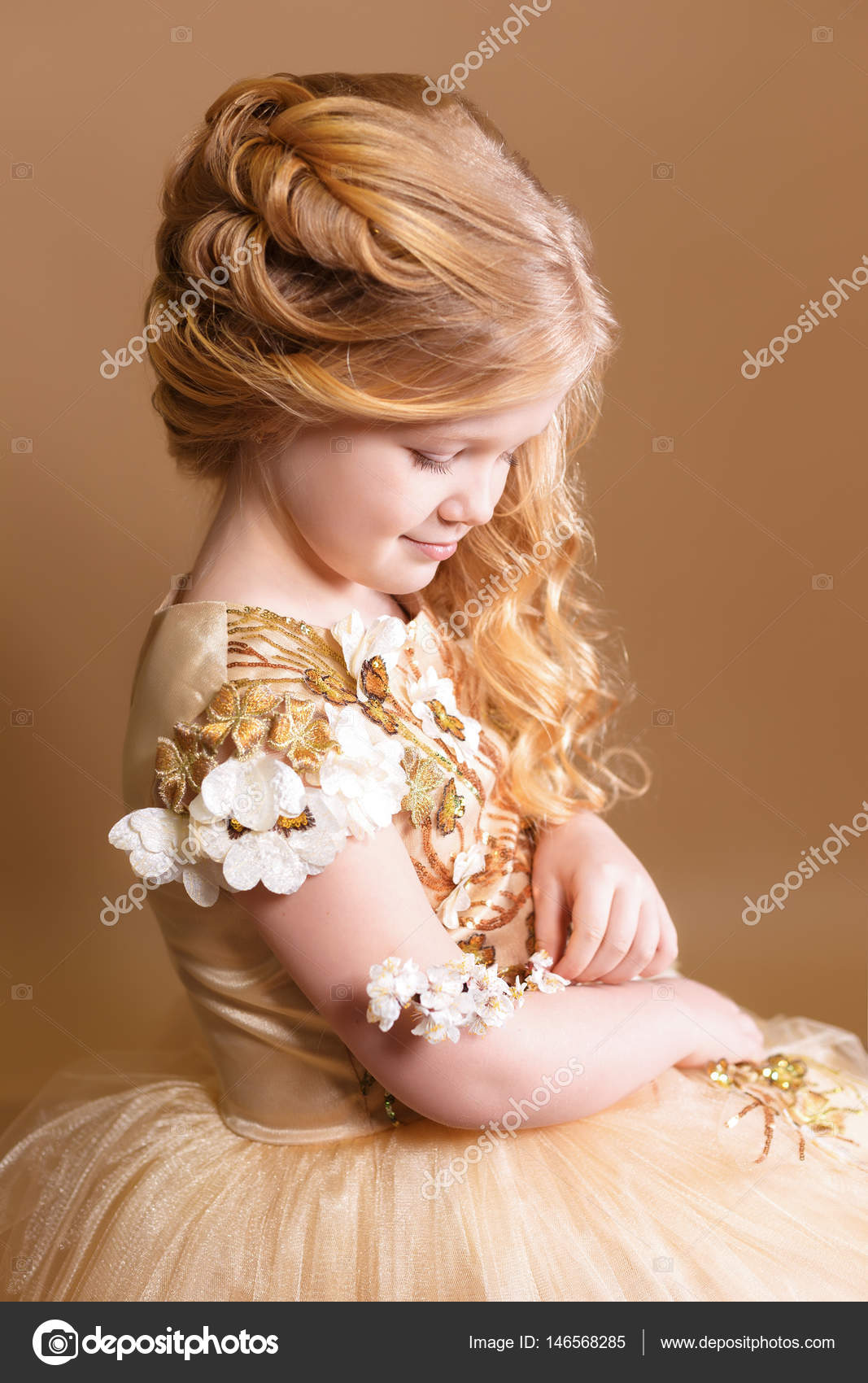 Pictures Little Girl Hair Little Girl With Curly Golden Hair