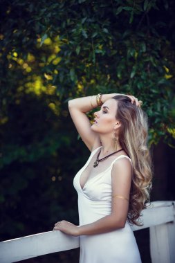 flash dövmeli kadın