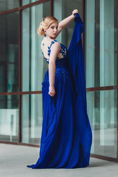 Girl posing in blue dress — Stock Photo, Image