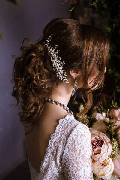 Hairstyle of bride with flowers — Stock Photo, Image