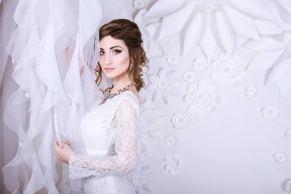 Donna in abito da sposa — Foto Stock