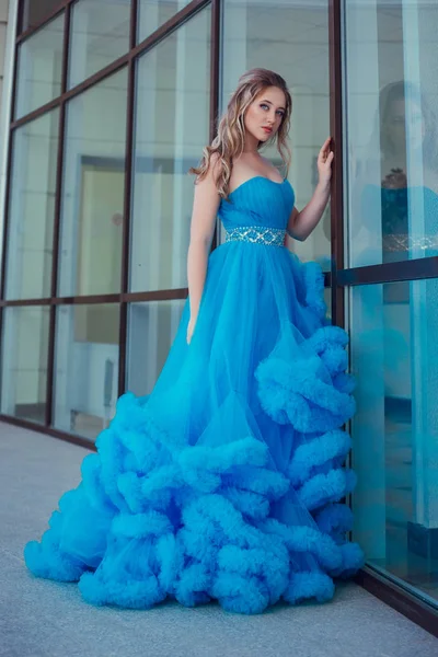 Girl standing in blue dress — Stock Photo, Image