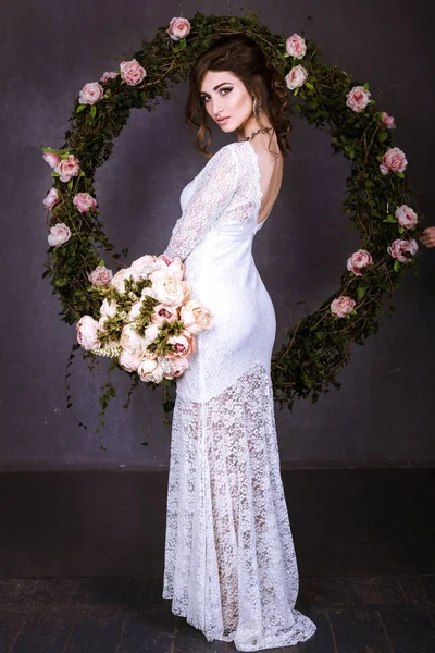 Gelinlik giymiş gelin