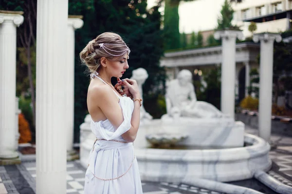 şık bir elbise moda modeli