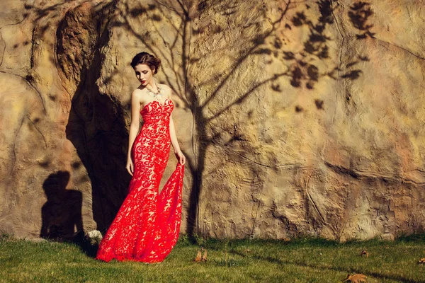 Beautiful lady in red dress — Φωτογραφία Αρχείου