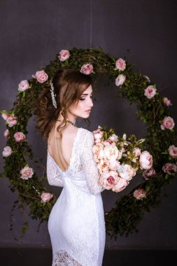 Gelinlik giymiş gelin