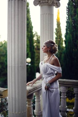 şık bir elbise moda modeli