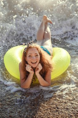 sunset Beach rahatlatıcı kadın