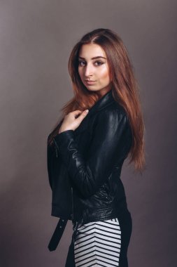 kadın siyah deri ceket