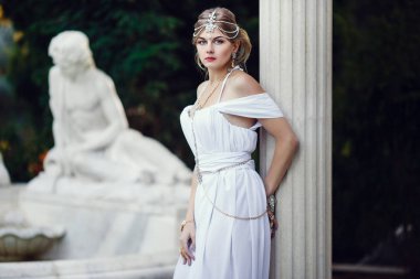 şık bir elbise moda modeli