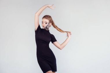 model satranç Kraliçe olarak poz