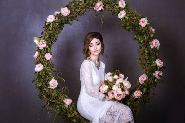 Gelinlik giymiş gelin