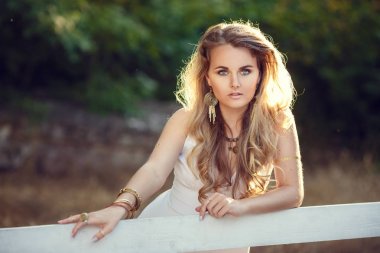 flash dövmeli kadın