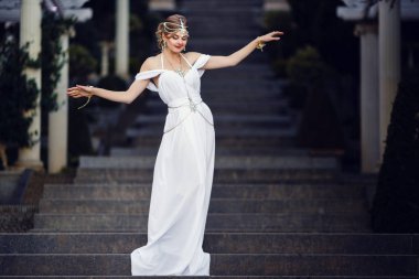 şık bir elbise moda modeli