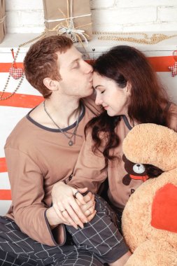 Noel hediyeleri ile Çift