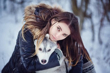 Sibirya husky köpek ile kadın fiyatı