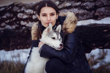 Sibirya husky köpek ile kadın fiyatı