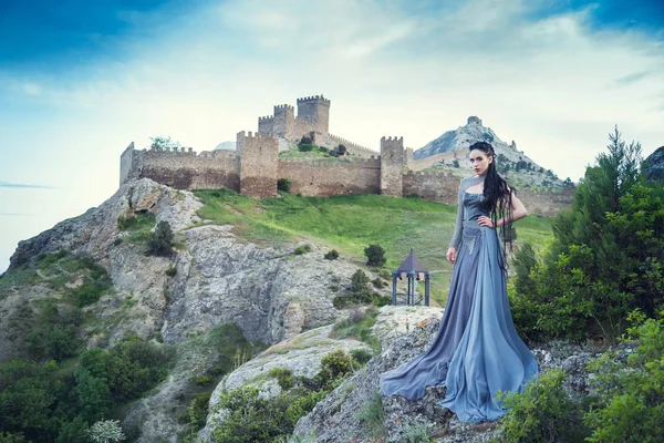 Beautiful furious scandinavian warrior woman — Stock Photo, Image